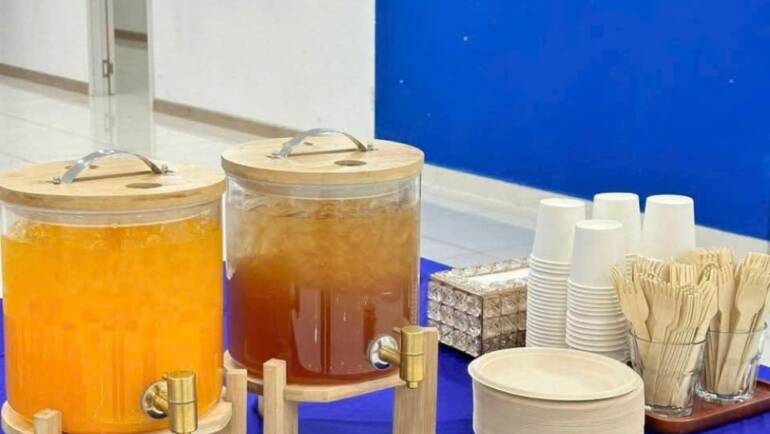 Bí quyết chuẩn bị teabreak chuyên nghiệp với combo ly giấy 180ml và dĩa giấy 18cm